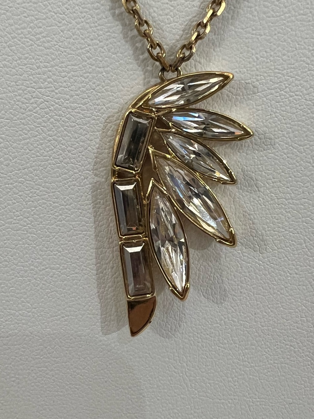 Atelier Swarovski Wonder Woman 1984 pendant necklace - Picture 4 of 6